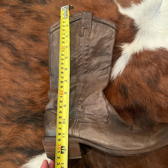 Frye Carson Pull On Boots - Picture 6 of 7